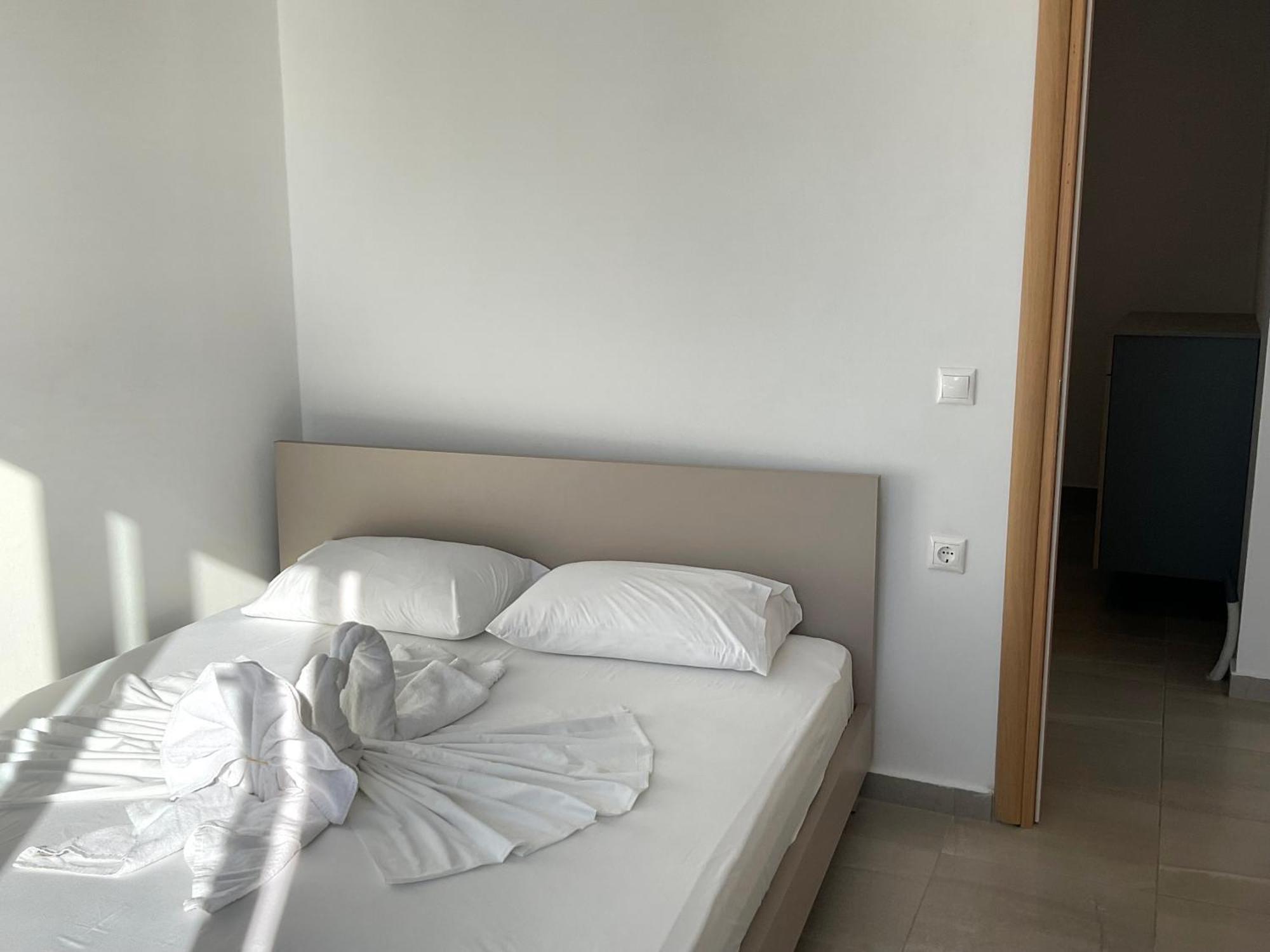 Mojito Beach Apartments With Free Parking Sarande Ngoại thất bức ảnh