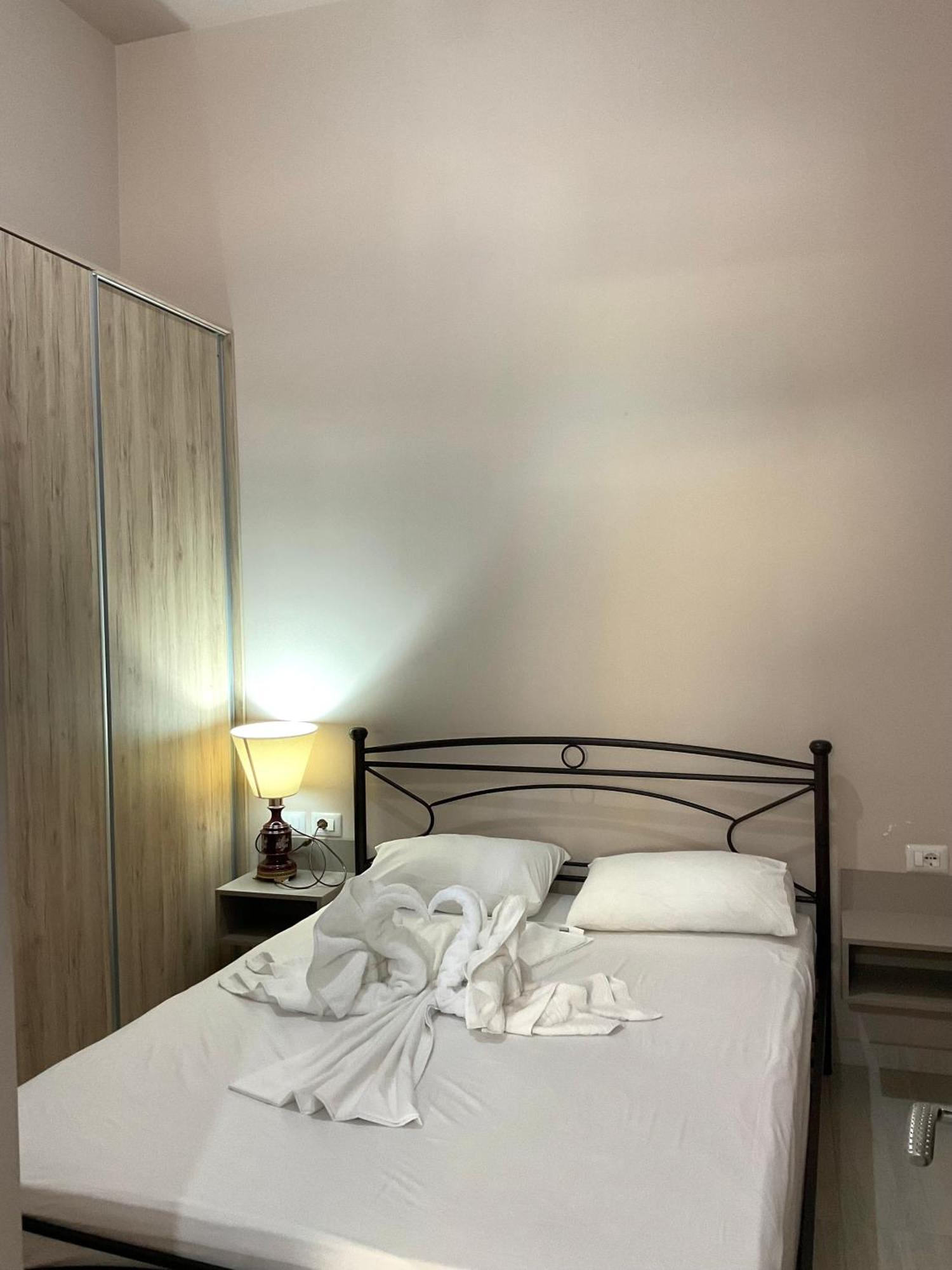 Mojito Beach Apartments With Free Parking Sarande Phòng bức ảnh
